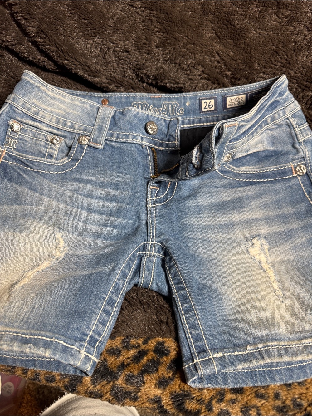 Miss Me Embellished Light Blue Denim Size US 26 Mid Shorts EUC - Picture 8 of 12